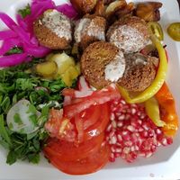 Plate with falafel at Falafel Bejrut - Nowolipki in Warsaw