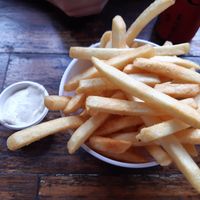 Fries with vegan mayo at Island Burger Bar in Cape Woolamai