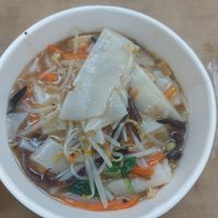 Thick flat noodles at Xiū Yuán SùShí 修圓素食 Sho Yuan Su Shih in Taipei