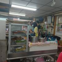 Shopfront at Xiū Yuán SùShí 修圓素食 Sho Yuan Su Shih in Taipei