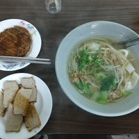 My meal - flat noddle spare rib & imitation duck (or goose??) at Xiū Yuán SùShí 修圓素食 Sho Yuan Su Shih in Taipei