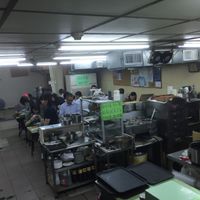Inside (open kitchen on the right) at Xiū Yuán SùShí 修圓素食 Sho Yuan Su Shih in Taipei