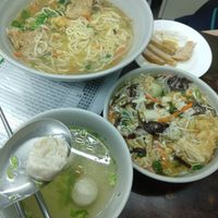 Short rice noodles with vegetarian seafood soup, vegetarian chinese goose, stewed rice with mixed vegetables, vegetarian meat ball soup at Xiū Yuán SùShí 修圓素食 Sho Yuan Su Shih in Taipei