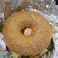 Bagle met hummus at Bagels & Beans in Arnhem