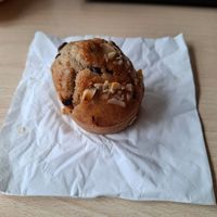 Muffin choco-banane et amandes effilées 🧁😋 at Velo Vege Food Bike in Toulouse