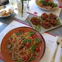 Vegan bruschetta starter, vegan spaghetti with aspergerus, sesamy and tofu, vegan salad bowl + bread - total price (with drinks) ca. 40€ at Ferbers in Aachen