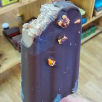 Chocolate-nut ice cream at Ara Chocolat in Paris