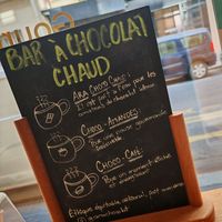 Hot chocolate bar at Ara Chocolat in Paris