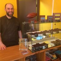 the chocolate maker at Ara Chocolat in Paris