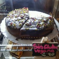 Tartabde chocolate vegana y sin gluten at Dulcimena Coffee & Go in Granada