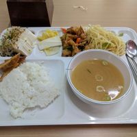 April 25th, 2017 menu. Silken tofu, white kimchi, deep fried mushrooms with sweet sauce, spaghetti aglio e olio , potato wedges, coleslaw, & rice at Seoul National University Vegan Buffet 서울대학교 채식뷔페 in Seoul