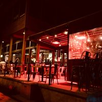 Outside seating  at Solstice Pizza in Hood River