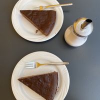 Veganer schokokuchen  at Cafe Schrill in Saarbrucken
