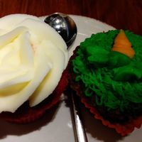 Red velvet and carrot cupcakes at Celicioso - Hortaleza in Madrid