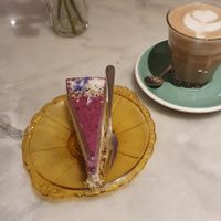 Γλυκό με αρωματικό τσάι με ρόφημα αμυγδάλου at By Lima in Haarlem