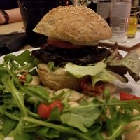 Mushroom vegan burger at Oproer Brouwerij in Utrecht
