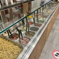 Salad bar at Le Saladier Bio in Lamentin