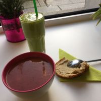 tomato soup and bread and smoothie at Fruchtrausch in Ulm