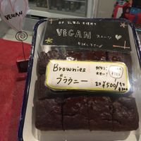Vegan brownies at Lingua World Cafe in Osaka