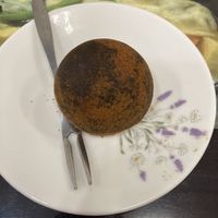 Brown sugar mochi filled with crushed peanuts at Sù Xīn Yuán in Taichung
