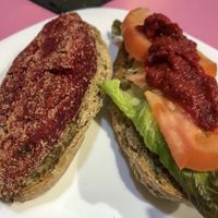 Perrito alegre de champiñones, garbanzos y remolacha  at VA De BO in Mallorca