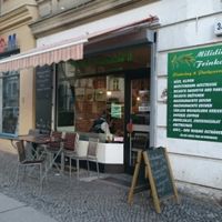 outdoor sitting  at Milidia Feinkost in Berlin
