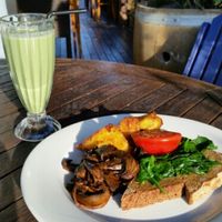 Vegan cooked breakfast & Kale smoothie at Hislop's Cafe in Kaikoura