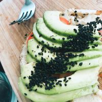 bagel de hummus y aguacate at The Pitted Date in Playa Del Carmen