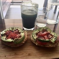 Bagel and a green juice 🥑💚 at The Pitted Date in Playa Del Carmen