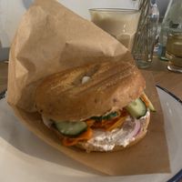 Lox-Bagel, Zimtschnecke, Snickers-Kuchen  at Ginko - Greenhouse in Graz