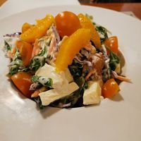 Ensalada con nuggets at Hicuri in Granada