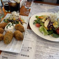 Croquetas y ensalada mixta #Veganuary at Hicuri in Granada