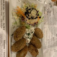 Croquetas de espinacas  at Hicuri in Granada