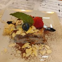 tiramus de almendras at Hicuri in Granada