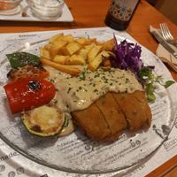 Cordon blue con patatas at Hicuri in Granada