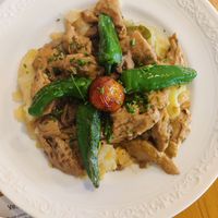 Heura with garlic, peppers and potatoes at Hicuri in Granada