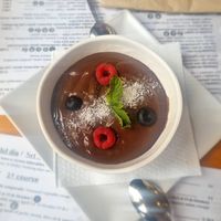 Natillas de cacao con leche de coco. Súper ricas y ligeras, tenía sabor muy rico y ligero a coco. at Hicuri in Granada