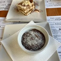 Tiramisu de almendras y natillas de cacao at Hicuri in Granada