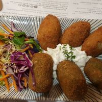 Croquetas shitake y espinacas at Hicuri in Granada