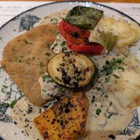 Cordon bleu con papas a lo pobre at Hicuri in Granada