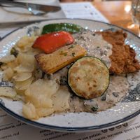 Cordon Bleu with scalloped potatoes at Hicuri in Granada