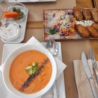 Salmorejo y croquetas at Hicuri in Granada