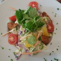 Ensalada con "nuggets" at Hicuri in Granada