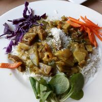 Seitan al curry con arroz y verdura at Hicuri in Granada