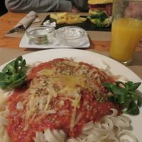 Tagliatella bolognese and Hicuri burger 

 at Hicuri in Granada