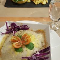 Lasagnes et burger hicuri at Hicuri in Granada