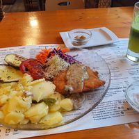 Cordon blue de seitan con patatas a lo pobre at Hicuri in Granada