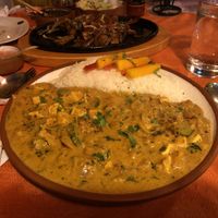 Yummy korma with rice topped with marinated mango at Chilli Heaven in Huaraz