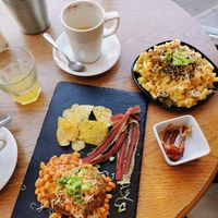 Jacket potatoes with cheese and beans + bacon, mac'n' cheese at Seaside Kitchen in Margate