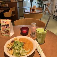 Sweet potato bowl and green smoothie   at SLA - Voorstraat in Utrecht